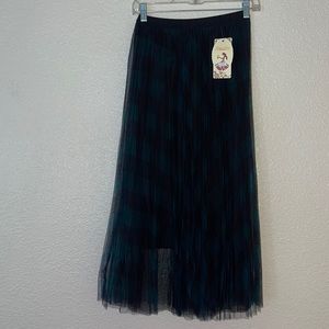 Pleated green & black midi skirt size medium